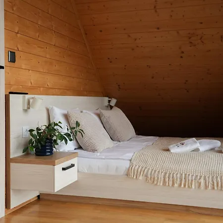 Z Bali Drewnianych W Gorach Jacuzzi & Balia - Osada Chelm Alpesi faház