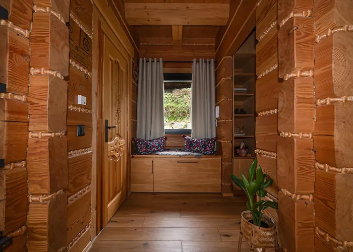 Z Bali Drewnianych W Gorach Jacuzzi & Balia - Osada Chelm בקתה Stroza (Myslenice)